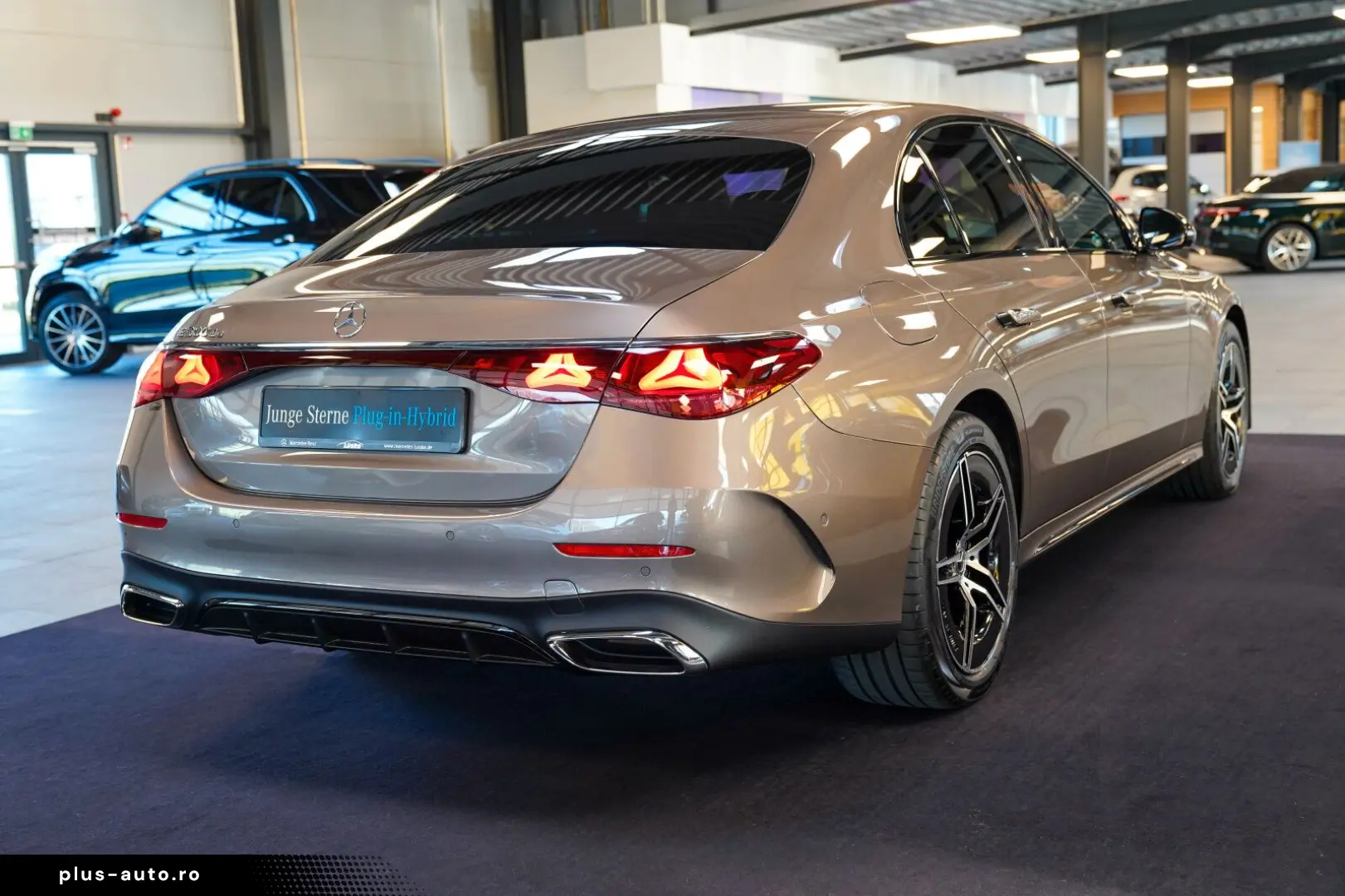 MERCEDES-BENZ E 300 de AMG Line Night samtbraun Burm&hellip;