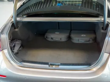 MERCEDES-BENZ E 300 de AMG Line Night samtbraun Burm&hellip;