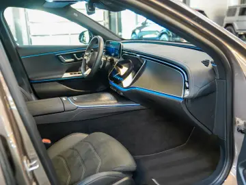 MERCEDES-BENZ E 300 de AMG Line Night samtbraun Burm&hellip;