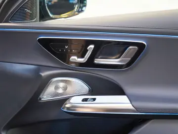 MERCEDES-BENZ E 300 de AMG Line Night samtbraun Burm&hellip;