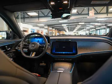 MERCEDES-BENZ E 300 de AMG Line Night samtbraun Burm&hellip;