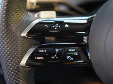 MERCEDES-BENZ E 300 de AMG Line Night samtbraun Burm&hellip;