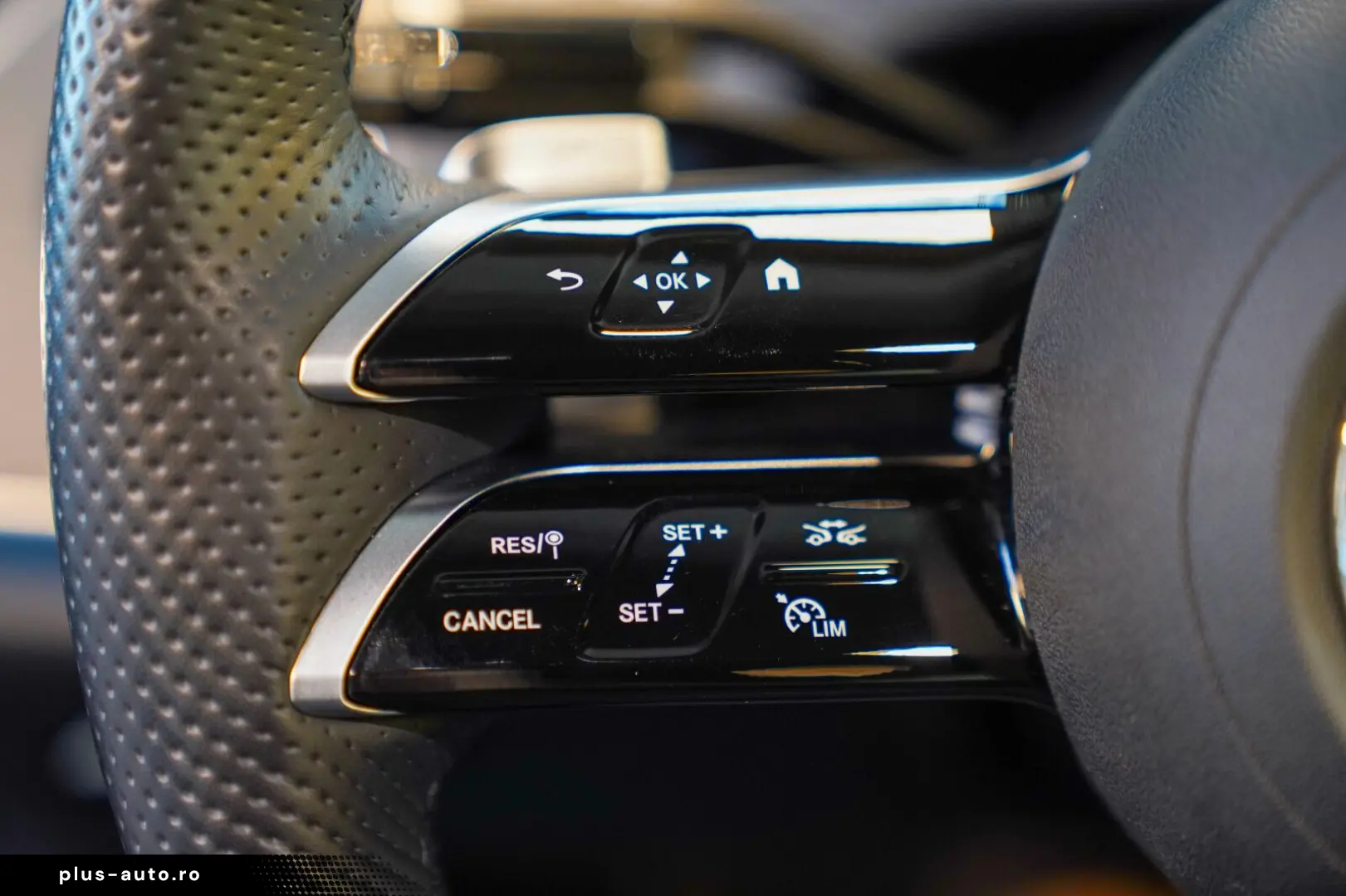 MERCEDES-BENZ E 300 de AMG Line Night samtbraun Burm&hellip;