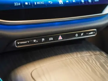 MERCEDES-BENZ E 300 de AMG Line Night samtbraun Burm&hellip;