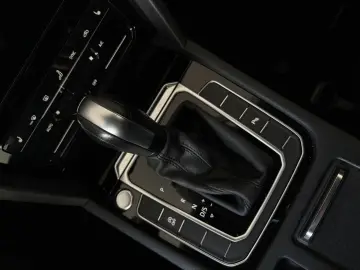 VW Arteon 2.0 TDI Limousine DSG AHK NAVI LED