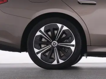 Mercedes-Benz E 300 e 4M AVANTGARDE AHK