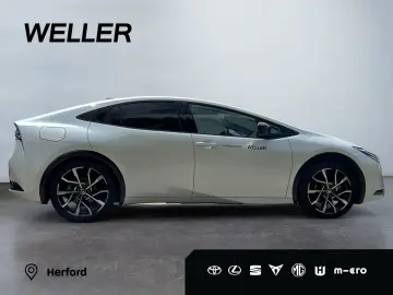 TOYOTA Prius Plug-in Hybrid Executive  Perl.  8-Fach