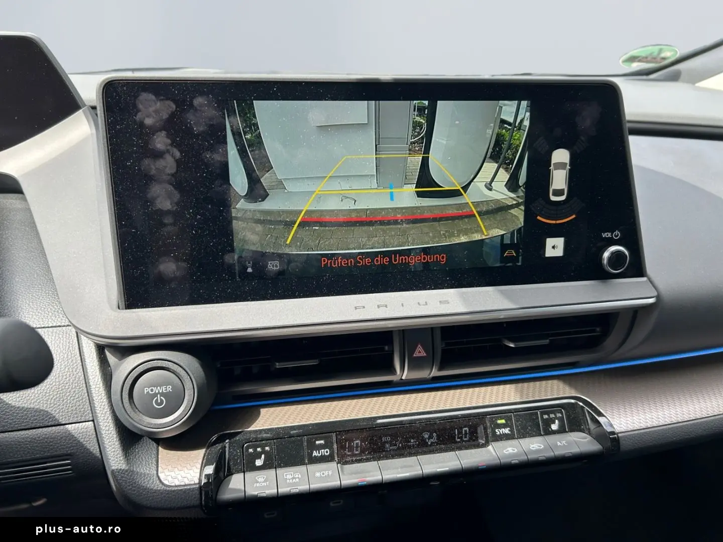 TOYOTA Prius Plug-in Hybrid Executive  Perl.  8-Fach