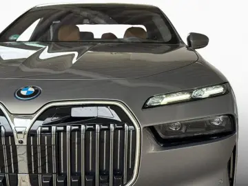 BMW 750 e xDrive TV Kristall Aut.Türen