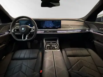BMW 750 e xDrive M Sport TV-Fond-Entert.