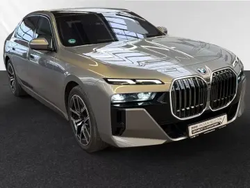 BMW 750 e xDrive M Sport TV-Fond-Entert.