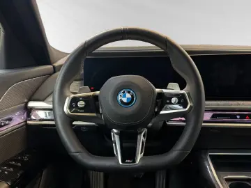BMW 750 e xDrive M Sport TV-Fond-Entert.