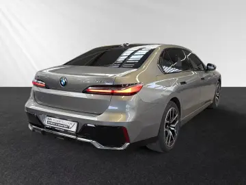 BMW 750 e xDrive M Sport TV-Fond-Entert.