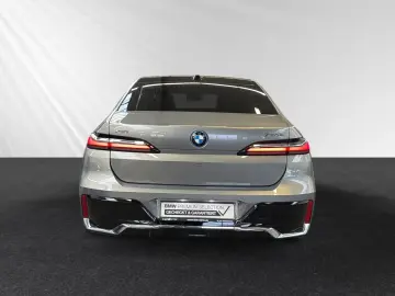 BMW 750 e xDrive M Sport TV-Fond-Entert.