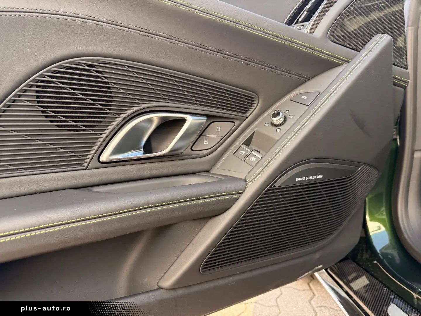 AUDI R8 Coupe 5.2 FSI  1of1 -EXKLUSIVE CARBON FULL OP