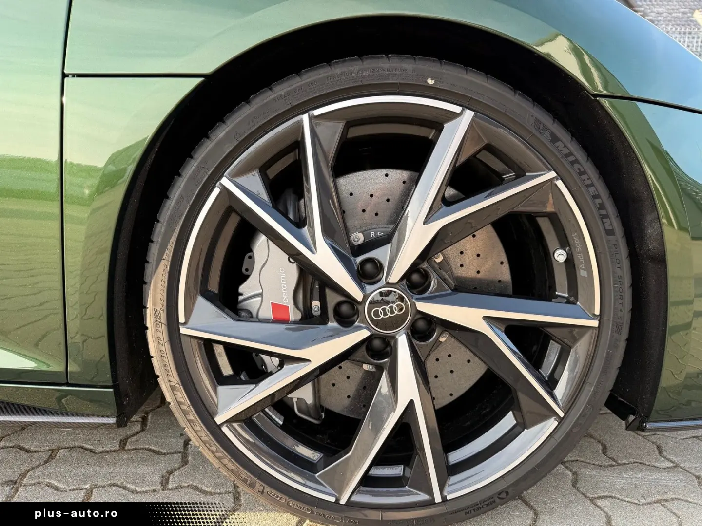 AUDI R8 Coupe 5.2 FSI  1of1 -EXKLUSIVE CARBON FULL OP