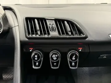 AUDI R8 5.2 FSI Performance Audi Exclusive 1.Hand B&O