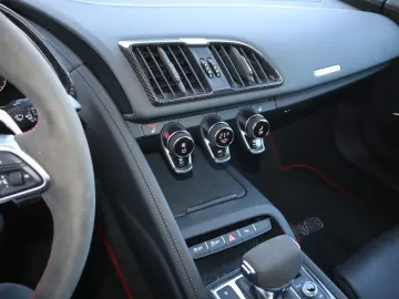 AUDI R8 Spyder V10 qu performance exclusive   UNIKAT