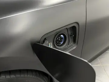 BMW 750 e xDrive M Sport Pro TV HUD PANO