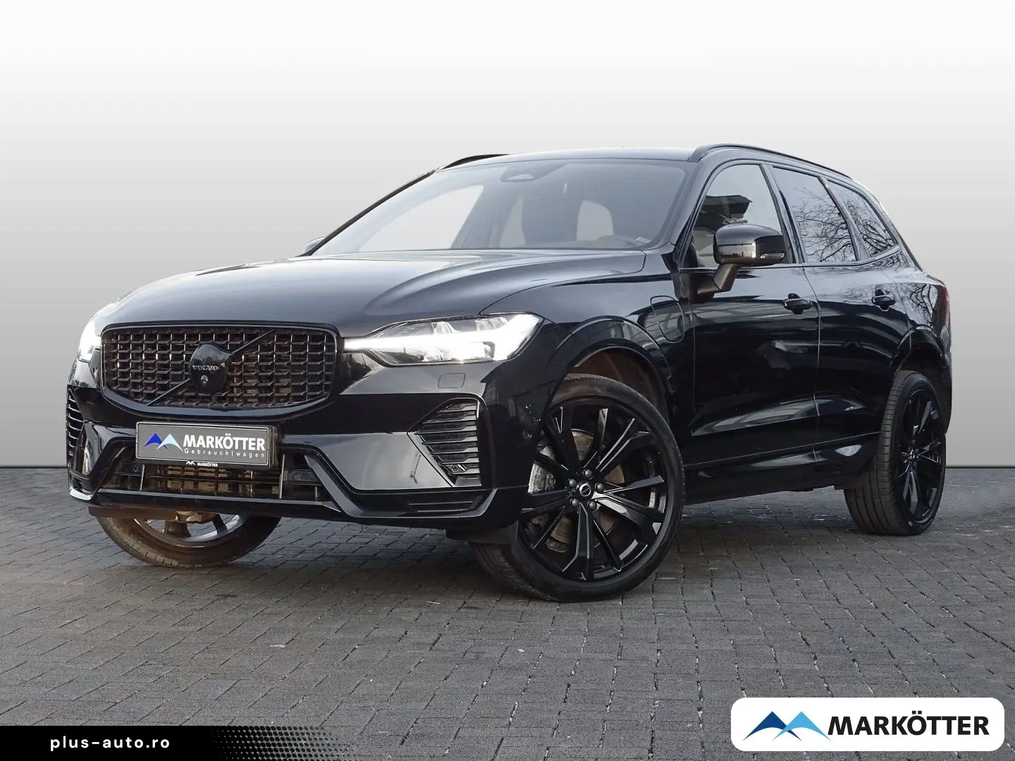 VOLVO XC60 Plus Black Edition Plug-In Hybrid AWD LED B