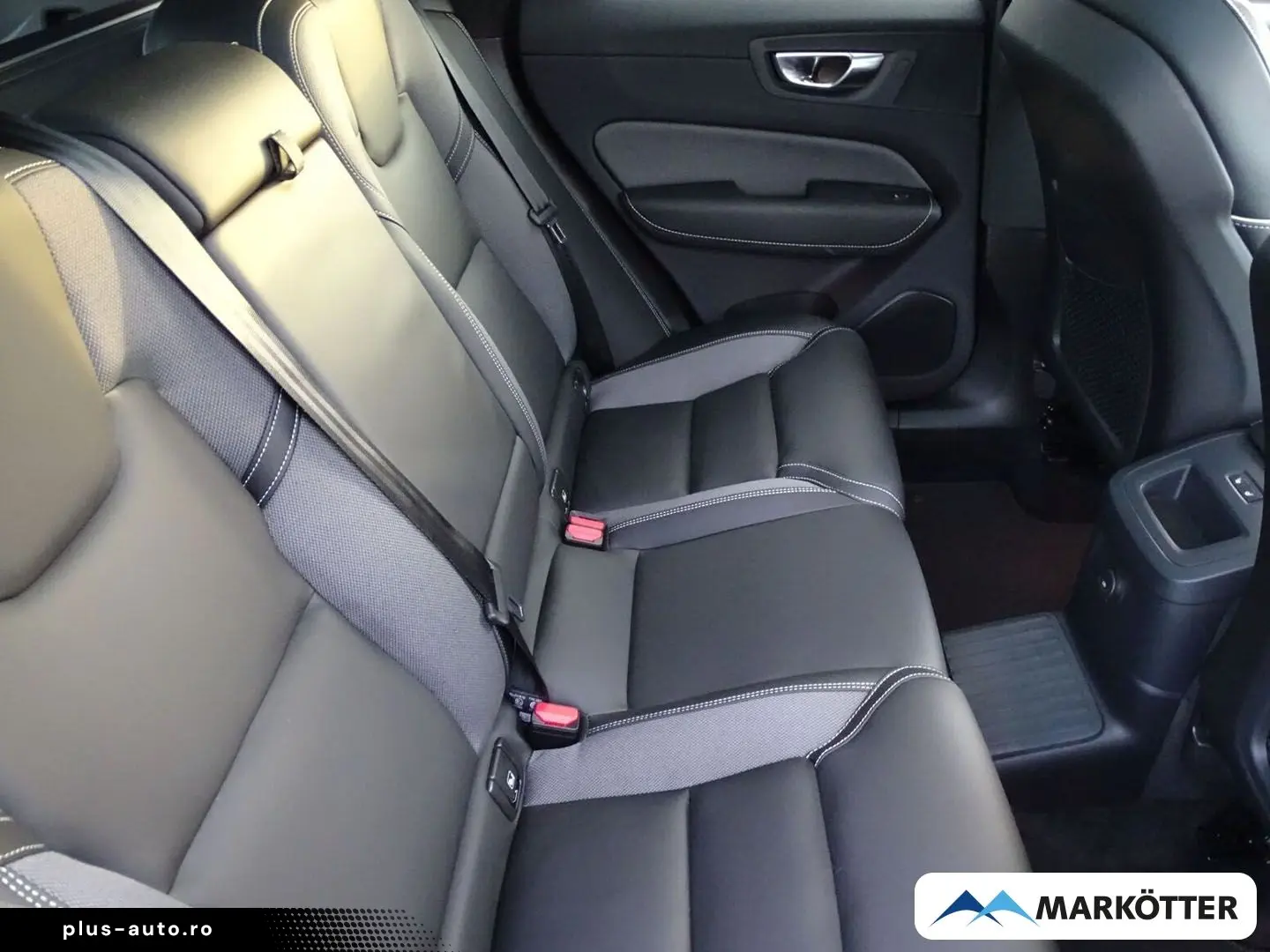 VOLVO XC60 Plus Black Edition Plug-In Hybrid AWD LED B