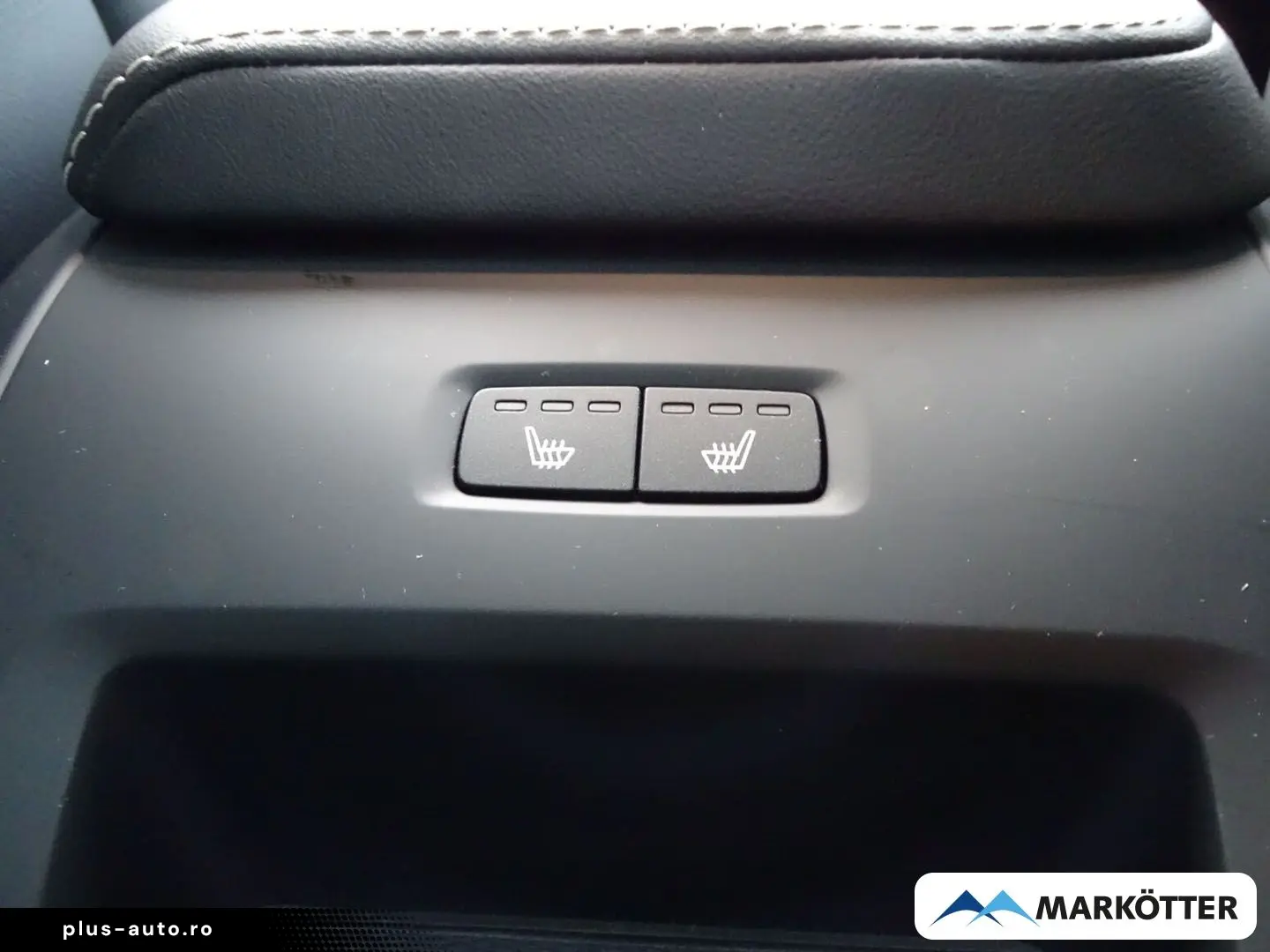 VOLVO XC60 Plus Black Edition Plug-In Hybrid AWD LED B