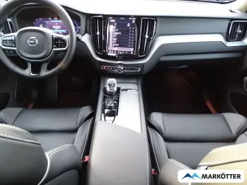 VOLVO XC60 Plus Black Edition Plug-In Hybrid AWD LED B