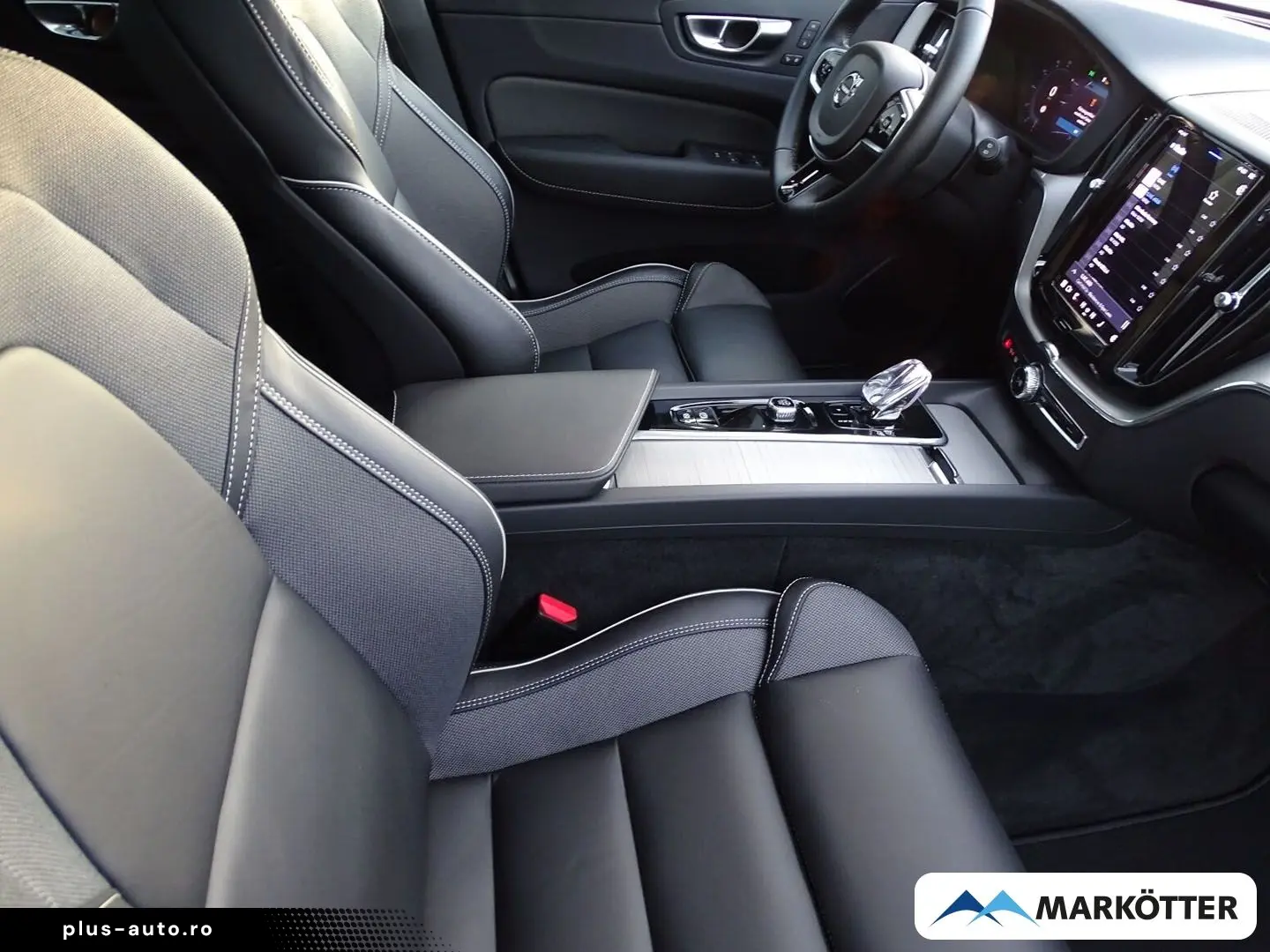 VOLVO XC60 Plus Black Edition Plug-In Hybrid AWD LED B