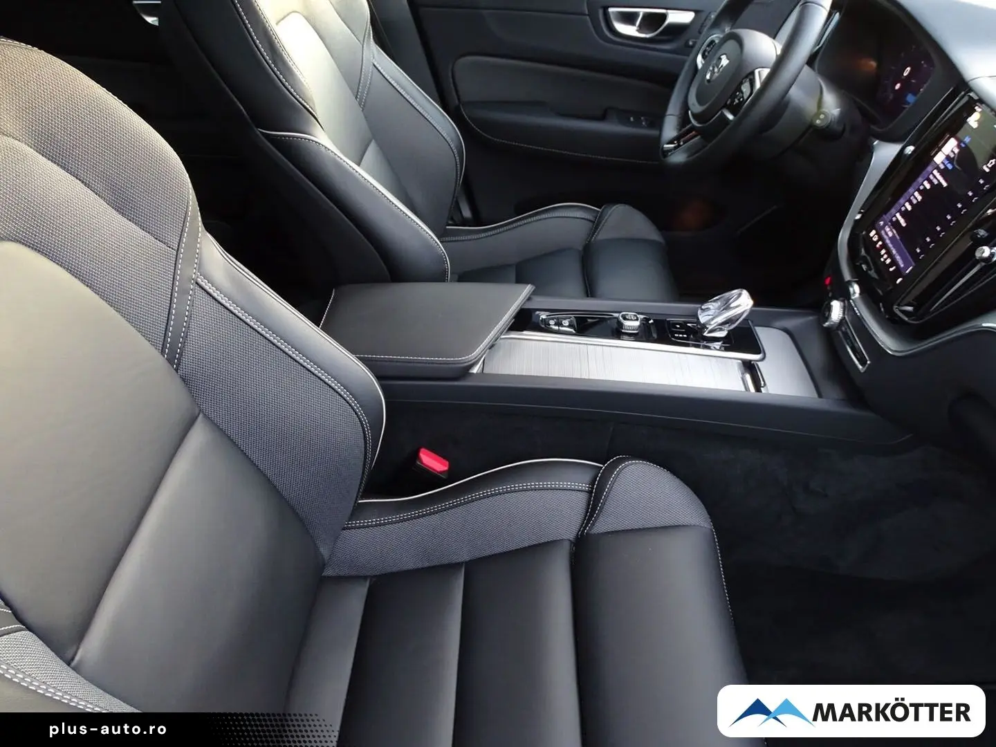 VOLVO XC60 Plus Black Edition Plug-In Hybrid AWD LED B