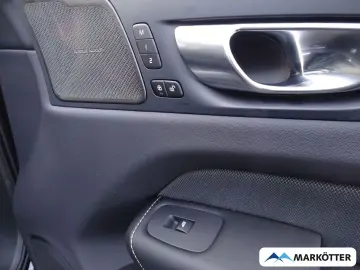 VOLVO XC60 Plus Black Edition Plug-In Hybrid AWD LED B