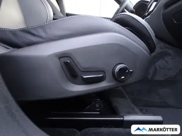 VOLVO XC60 Plus Black Edition Plug-In Hybrid AWD LED B