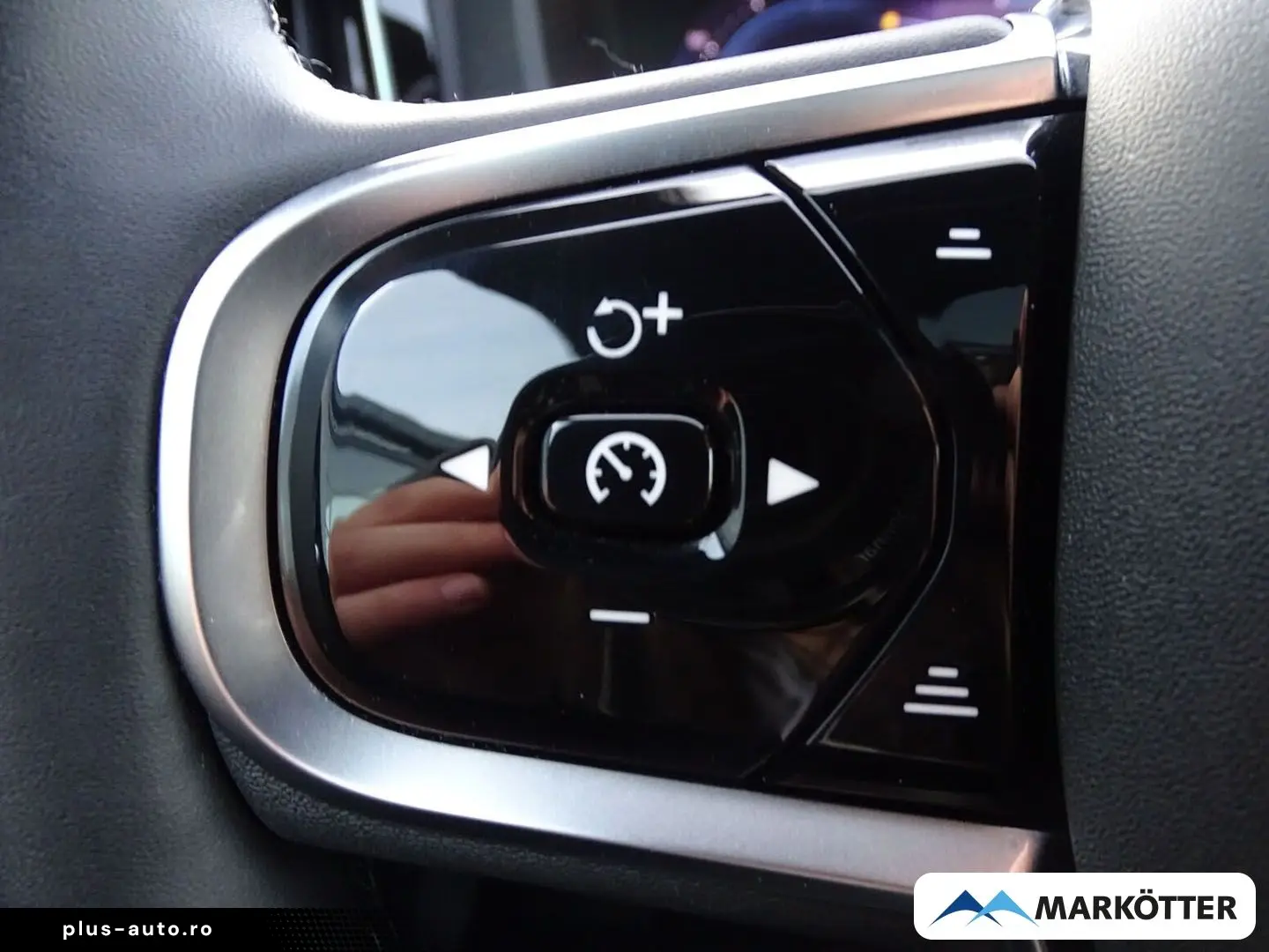 VOLVO XC60 Plus Black Edition Plug-In Hybrid AWD LED B