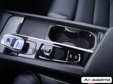 VOLVO XC60 Plus Black Edition Plug-In Hybrid AWD LED B