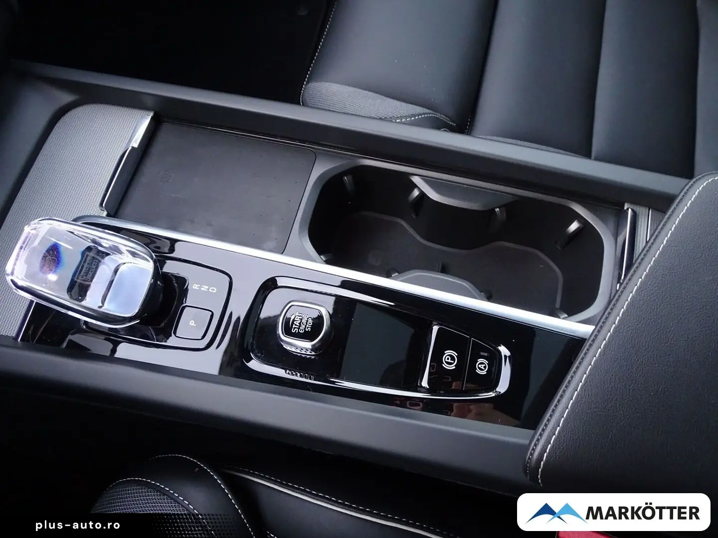 VOLVO XC60 Plus Black Edition Plug-In Hybrid AWD LED B