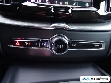 VOLVO XC60 Plus Black Edition Plug-In Hybrid AWD LED B