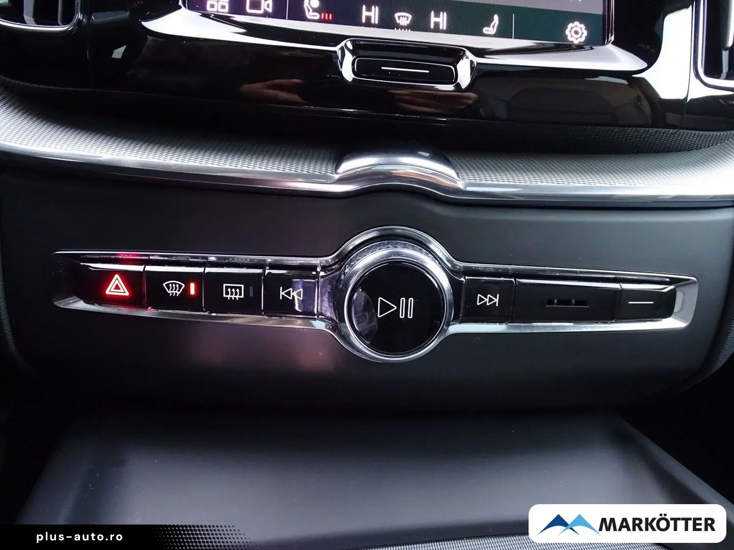 VOLVO XC60 Plus Black Edition Plug-In Hybrid AWD LED B