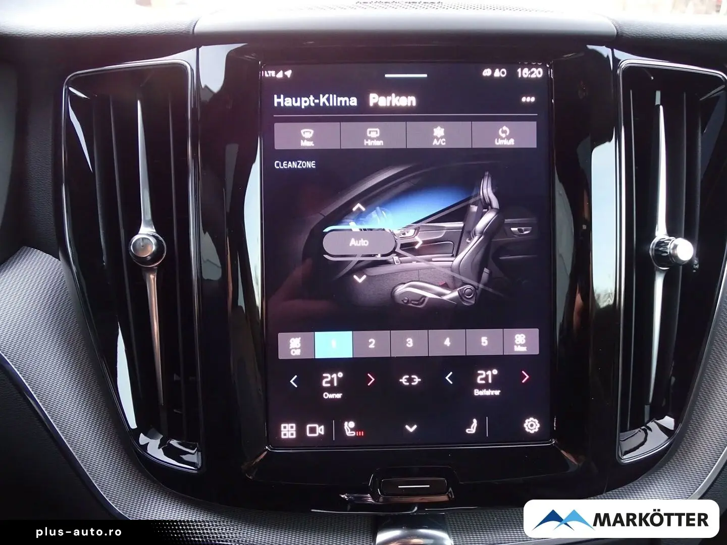 VOLVO XC60 Plus Black Edition Plug-In Hybrid AWD LED B