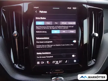 VOLVO XC60 Plus Black Edition Plug-In Hybrid AWD LED B