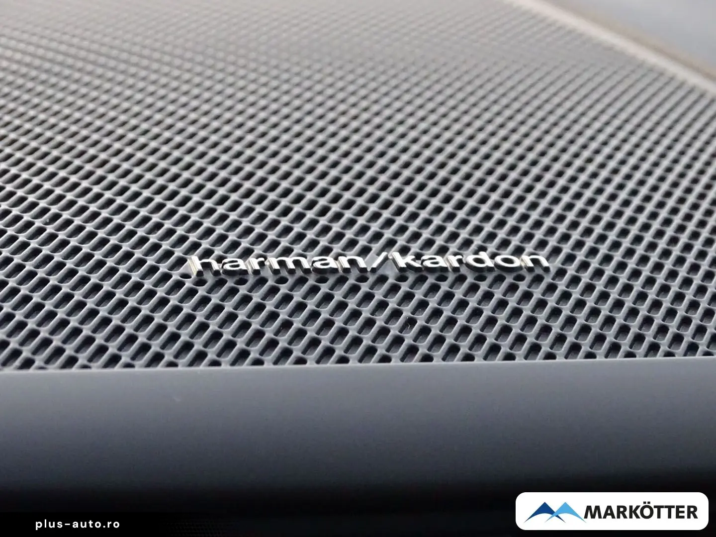 VOLVO XC60 Plus Black Edition Plug-In Hybrid AWD LED B