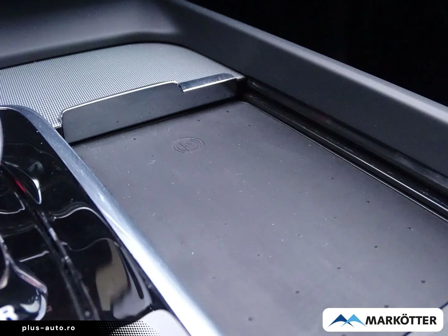 VOLVO XC60 Plus Black Edition Plug-In Hybrid AWD LED B