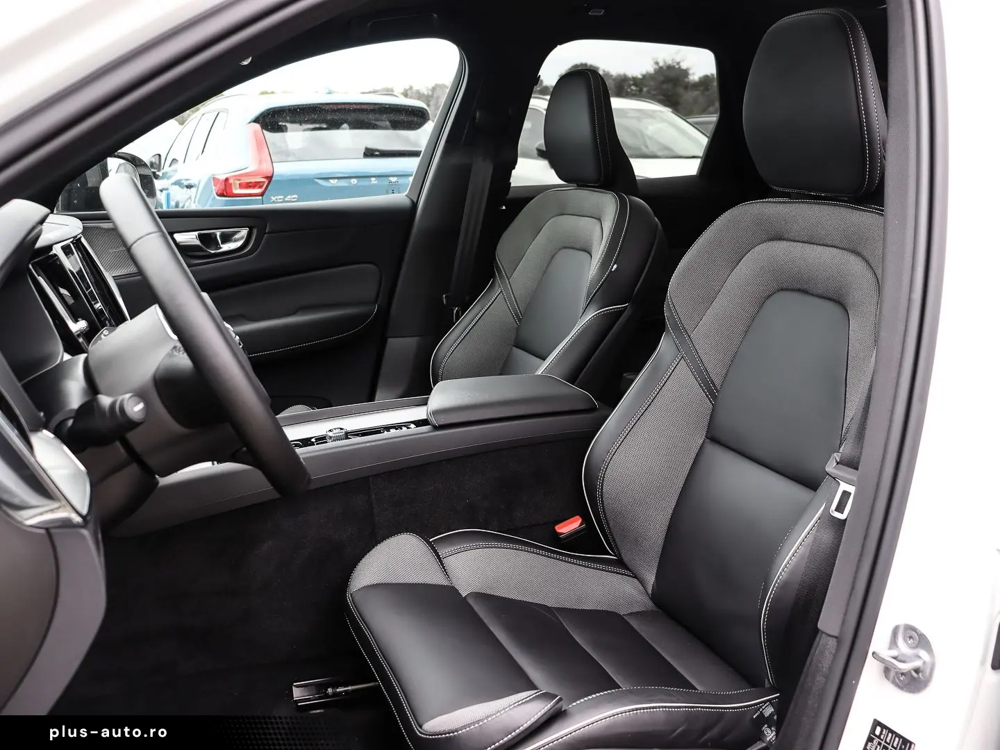 VOLVO XC60 R Design Recharge Plug-In Hybrid AWD T6 Twi