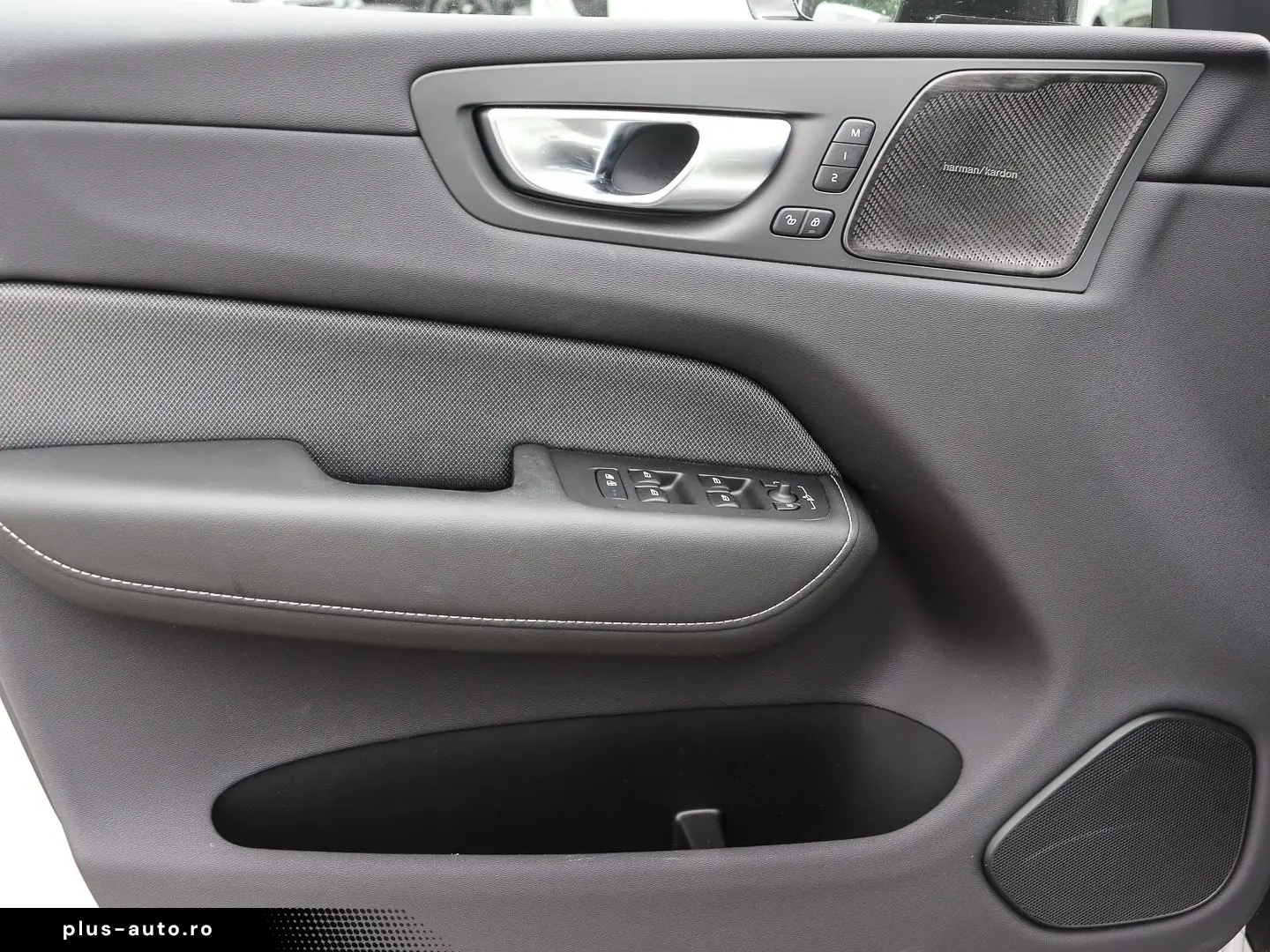 VOLVO XC60 R Design Recharge Plug-In Hybrid AWD T6 Twi