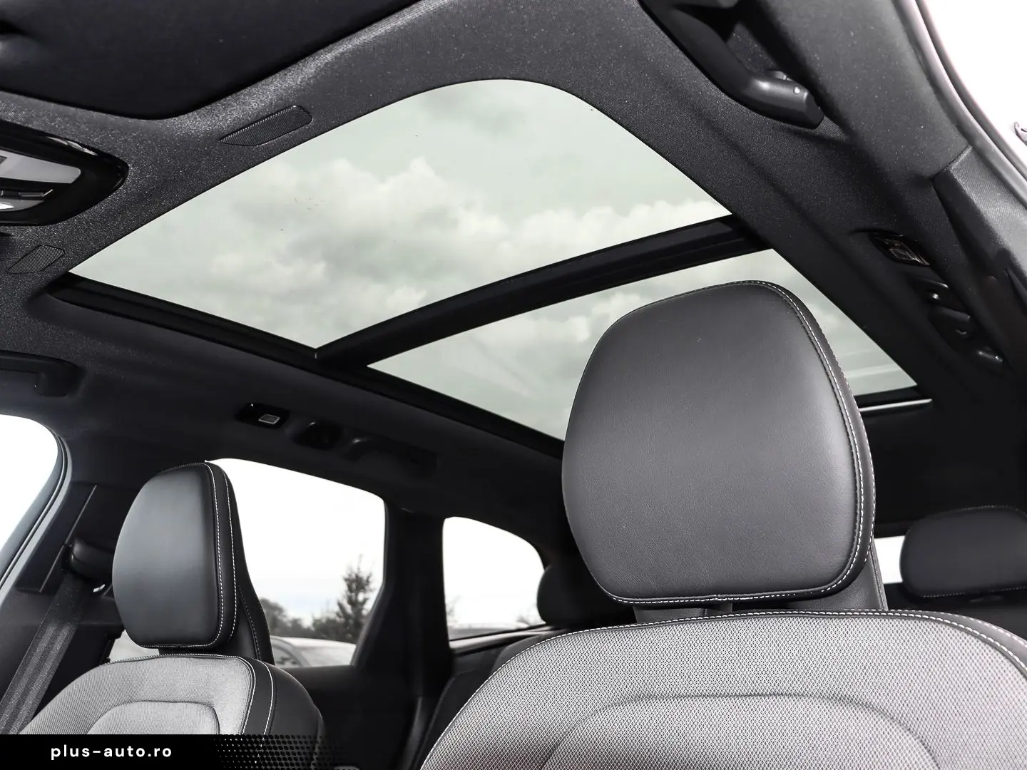 VOLVO XC60 R Design Recharge Plug-In Hybrid AWD T6 Twi