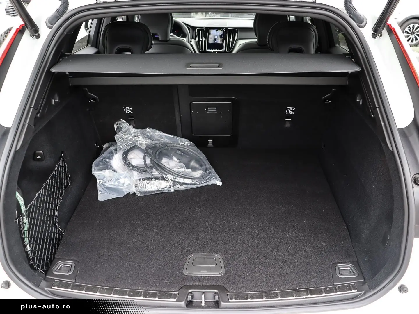 VOLVO XC60 R Design Recharge Plug-In Hybrid AWD T6 Twi