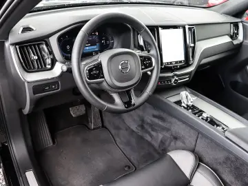 VOLVO XC60 Plus Dark Recharge Plug-In Hybrid AWD T6 Tw