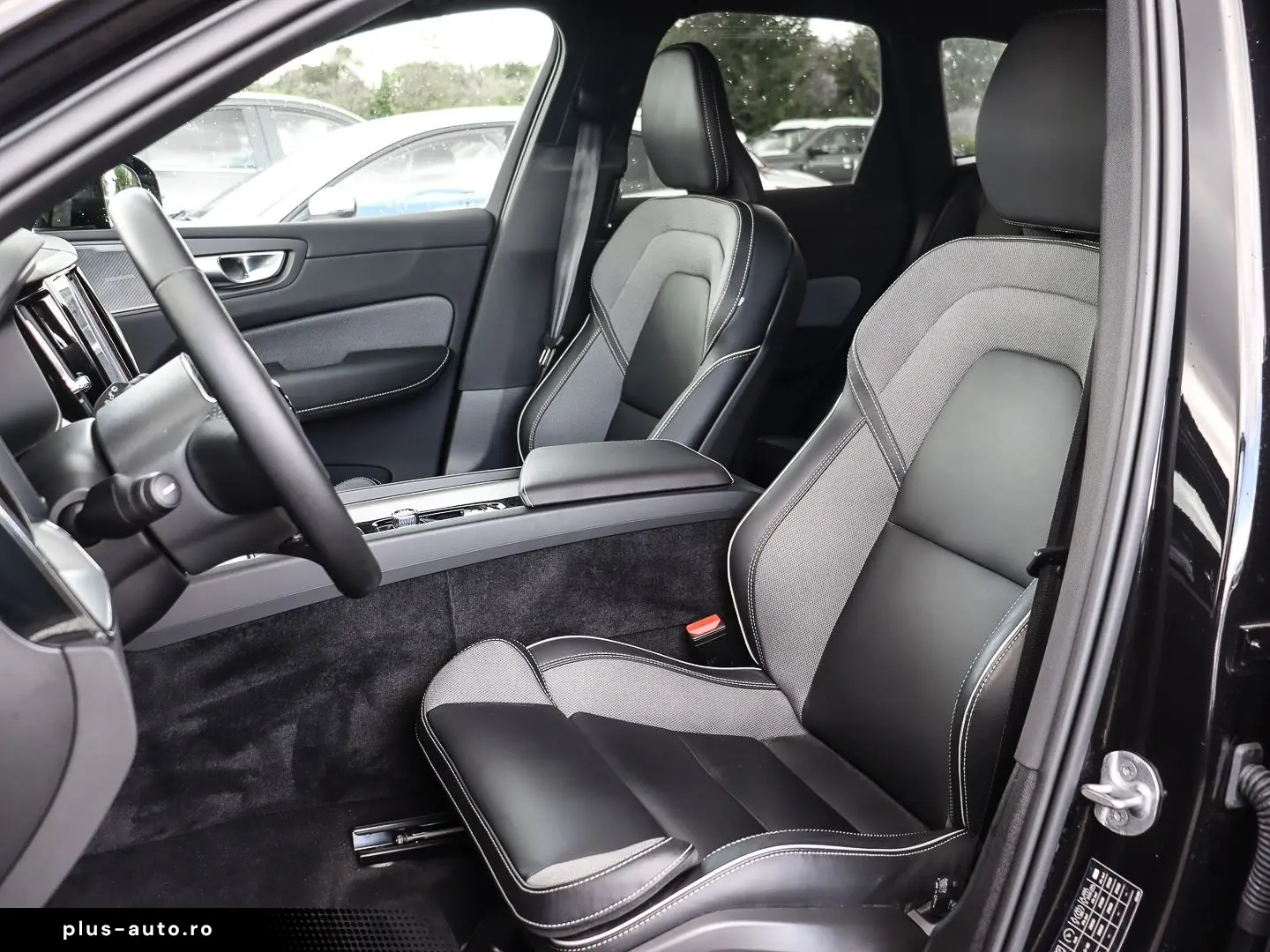 VOLVO XC60 Plus Dark Recharge Plug-In Hybrid AWD T6 Tw