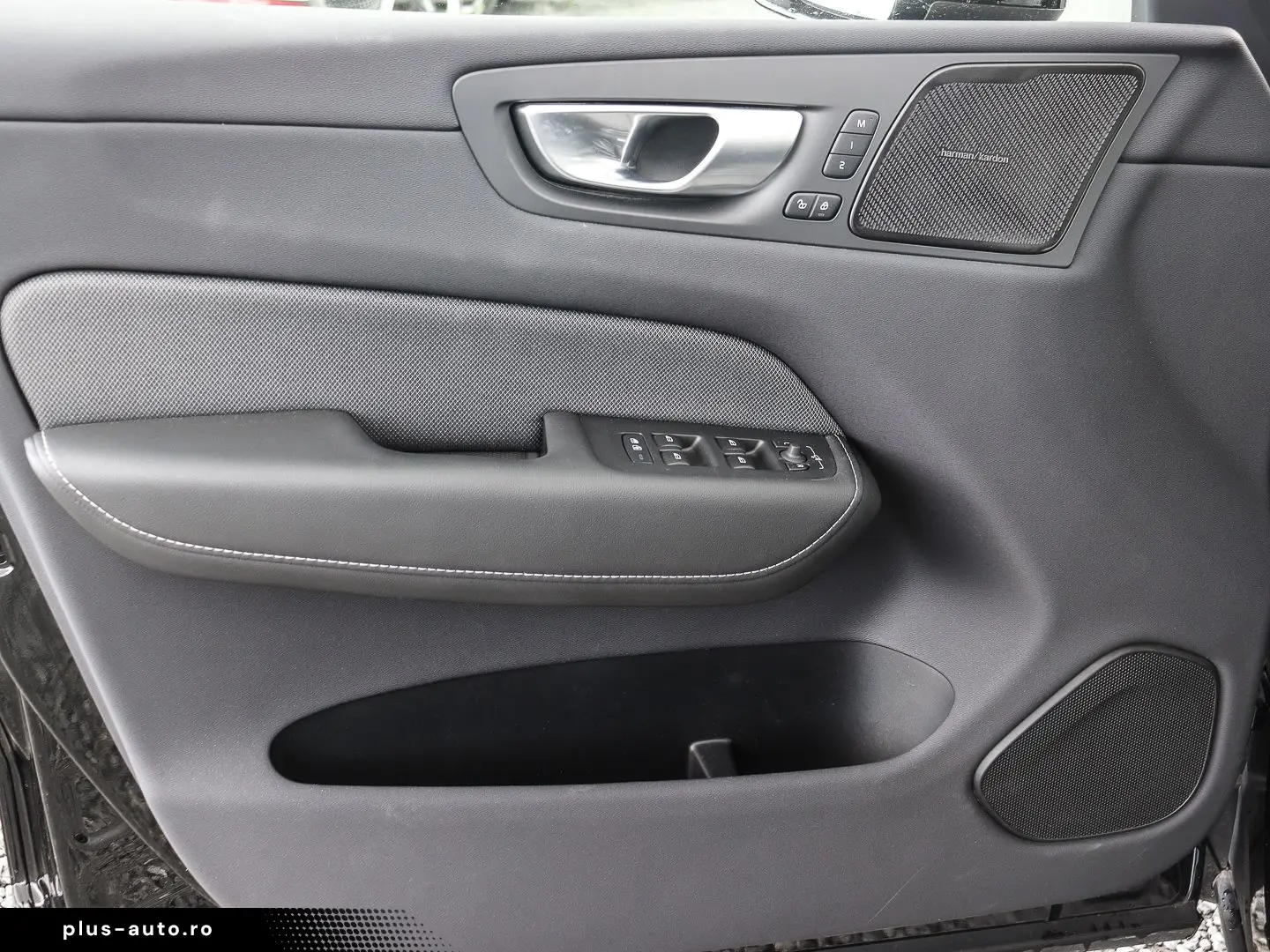 VOLVO XC60 Plus Dark Recharge Plug-In Hybrid AWD T6 Tw