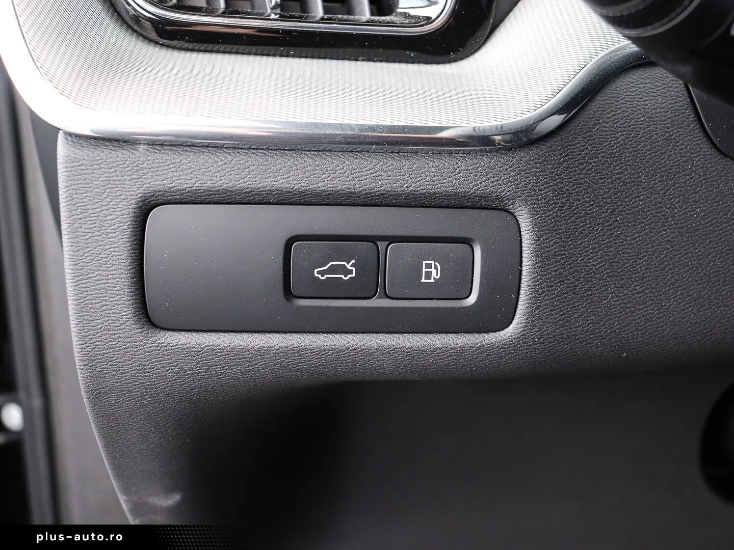 VOLVO XC60 Plus Dark Recharge Plug-In Hybrid AWD T6 Tw