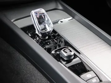 VOLVO XC60 Plus Dark Recharge Plug-In Hybrid AWD T6 Tw