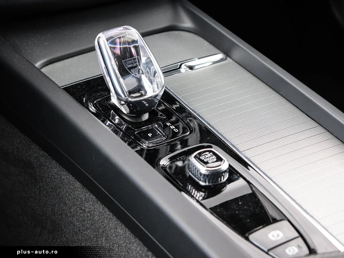 VOLVO XC60 Plus Dark Recharge Plug-In Hybrid AWD T6 Tw